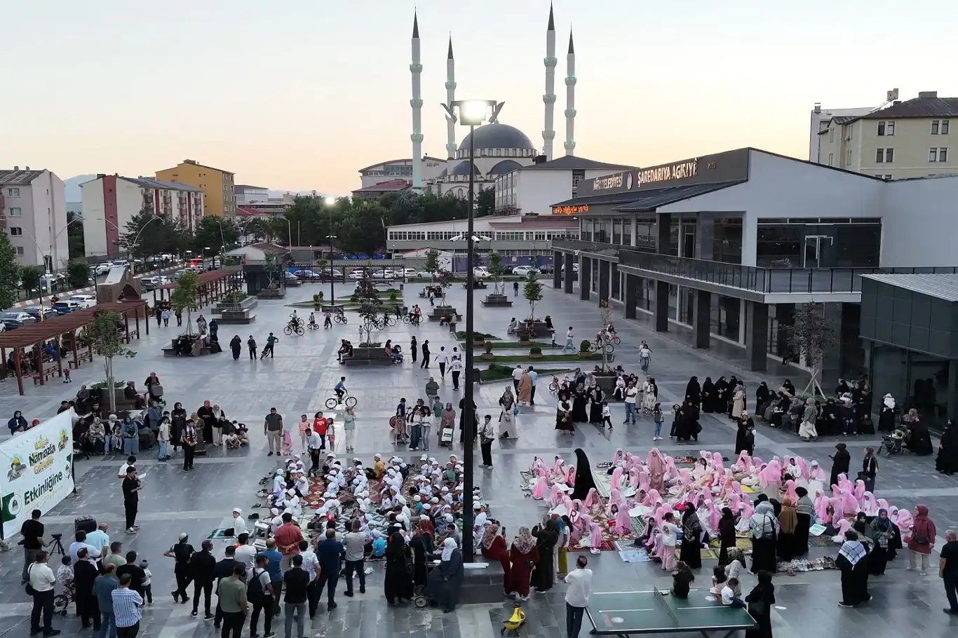 Ağrı’da yüzlerce çocuk "Hayat Namazla Güzeldir" etkinliğine katıldı