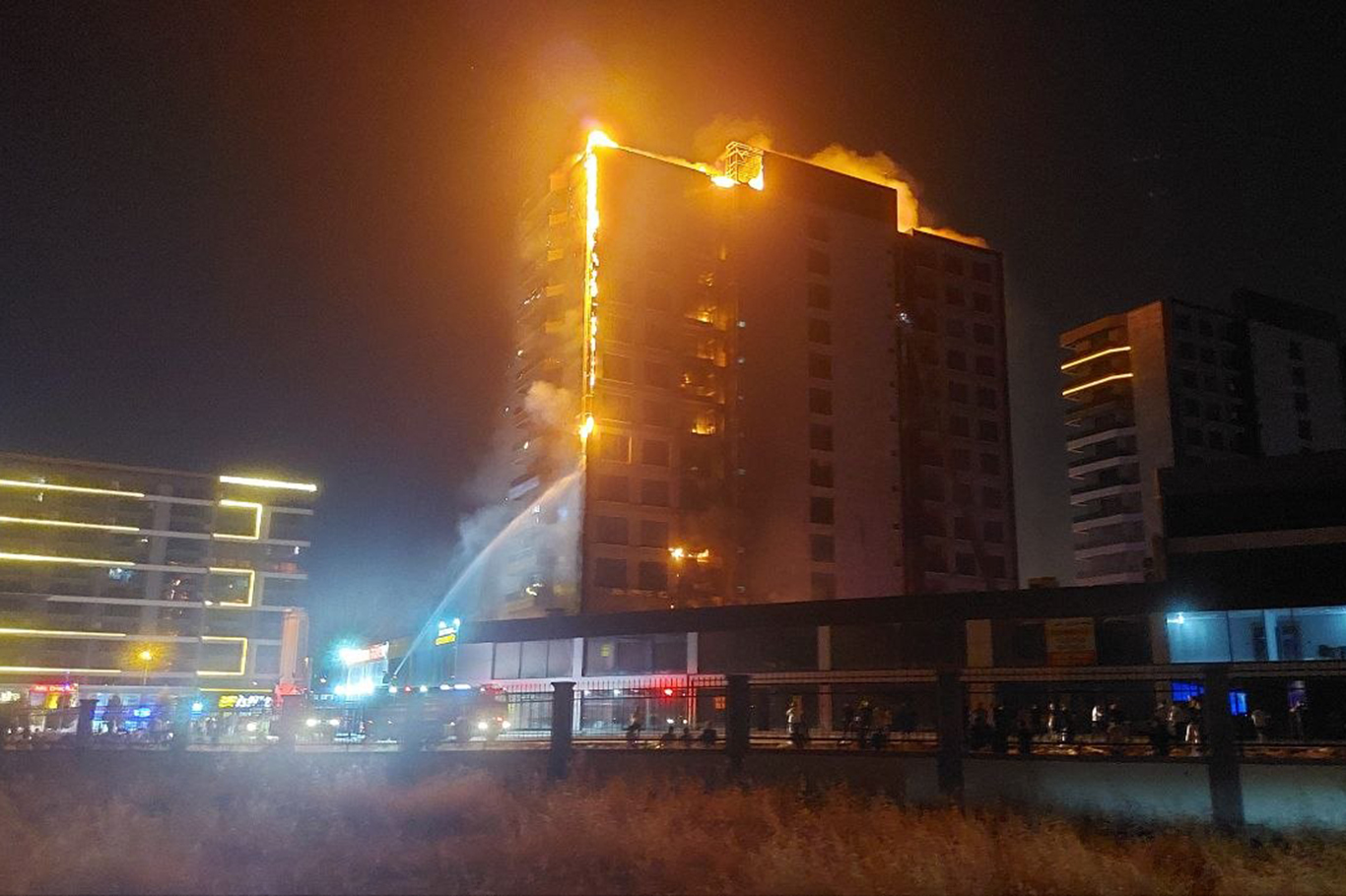 Diyarbakır’da plazada yangın: İtfaiyenin müdahalesi devam ediyor