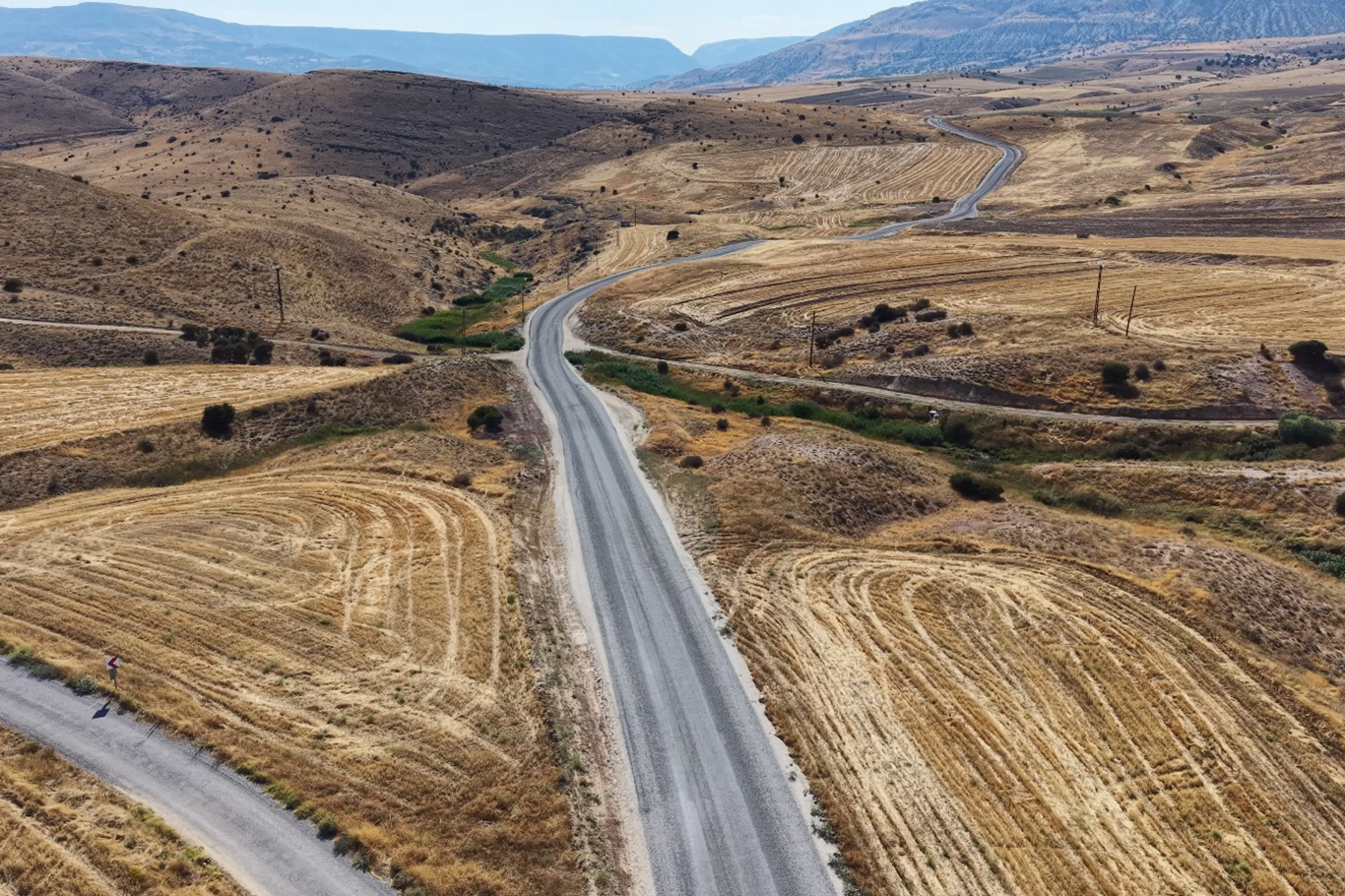 Yazıhan'da 25 mezraya ulaşım sağlayan yol yenilendi