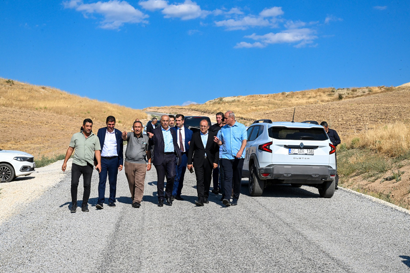 Yazıhan'da 25 mezraya ulaşım sağlayan yol yenilendi