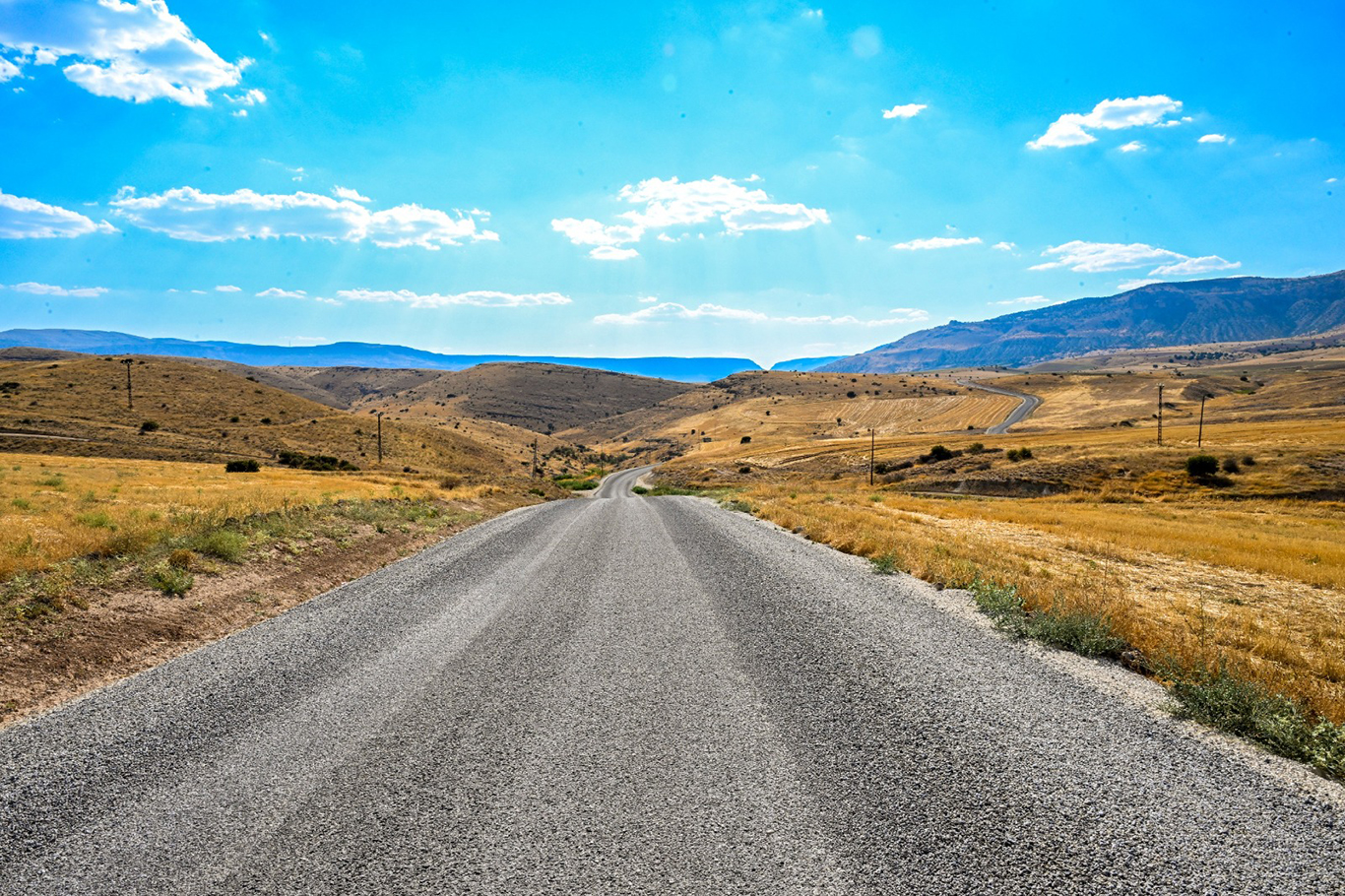 Yazıhan'da 25 mezraya ulaşım sağlayan yol yenilendi