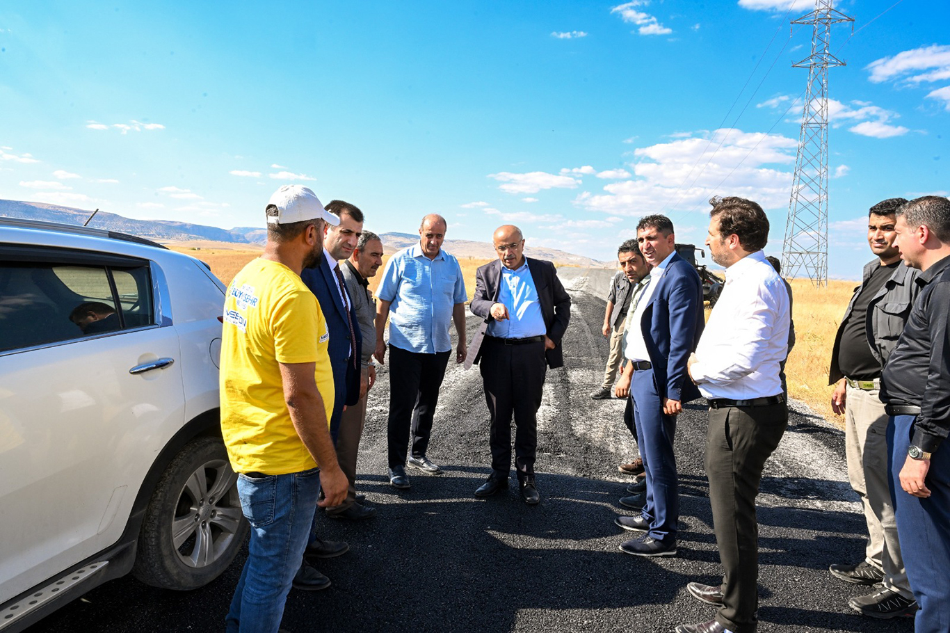 Yazıhan'da 25 mezraya ulaşım sağlayan yol yenilendi