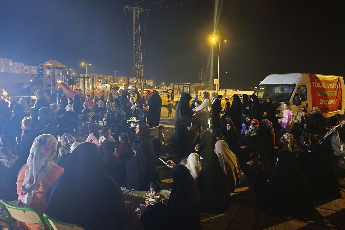 Davet ve Gençlik Hareketi mevlid programlarını parklara taşıdı: 16 noktada salavatlar yükseldi