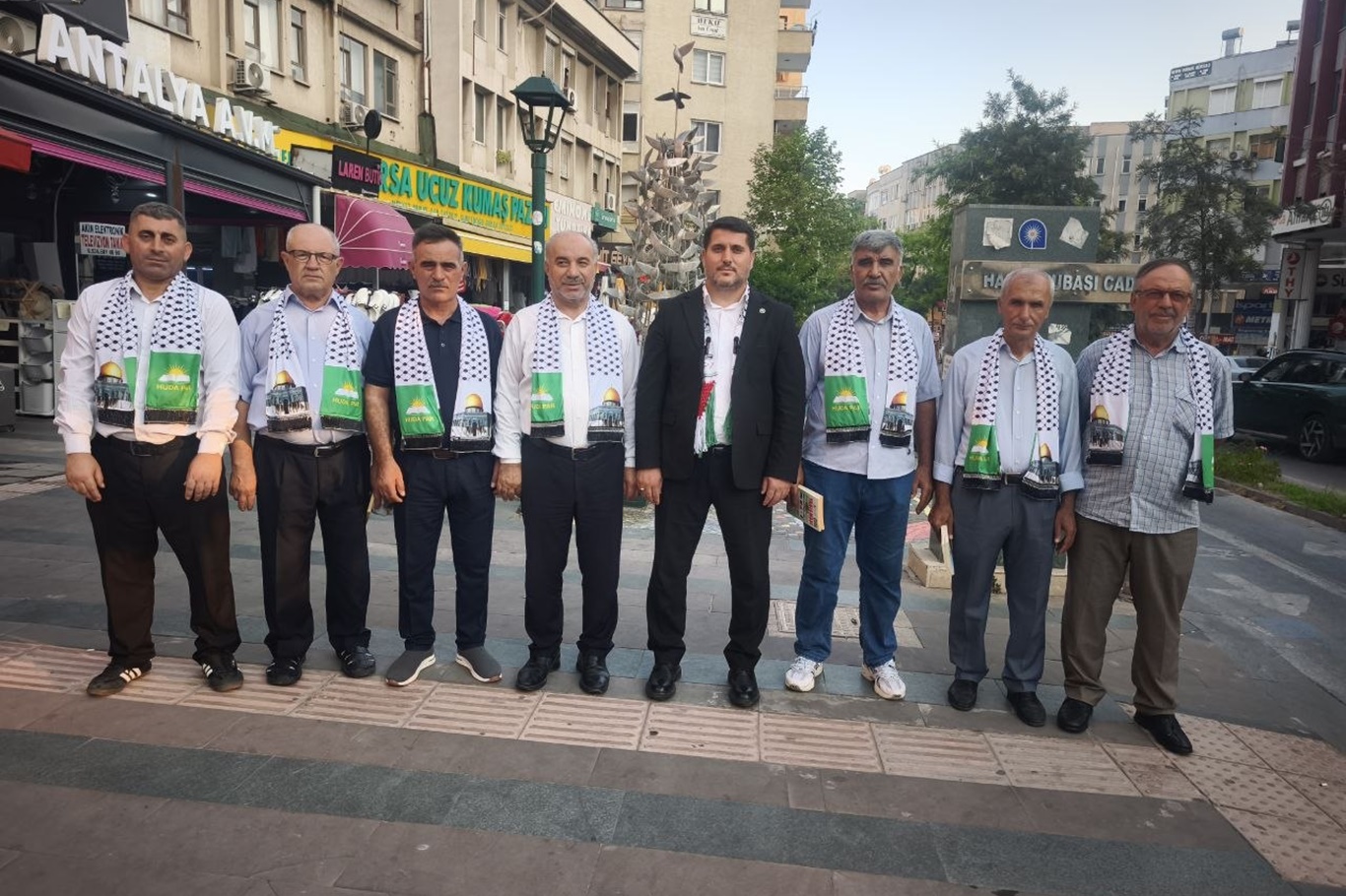 HÜDA PAR Antalya Teşkilatından Mevlid Kandili Haftasında esnaf ziyareti