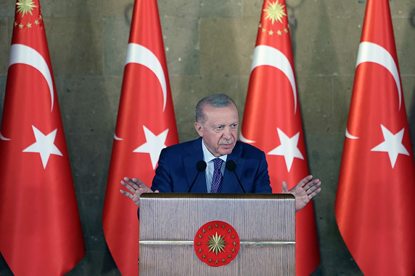 Cumhurbaşkanı Recep Tayyip Erdoğan, Ahlat Cumhurbaşkanlığı Külliyesinde gerçekleştirilen Cumhurbaşkanlığı Kabinesi Toplantısı’nın ardından basın açıklaması yaptı.