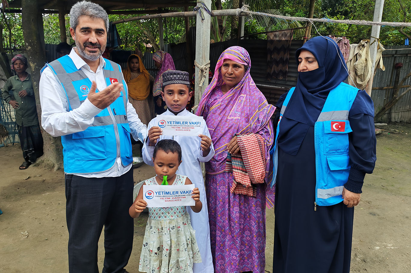 Weqfa Êtîman li Bangladeşê malbatên êtîm bi tenê nahêle