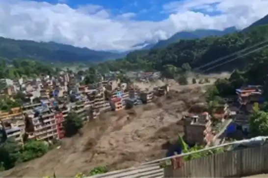 لە نیپاڵ بەهۆی لافاوەوە ژمارەی مردووان بۆ ١٥٧ کەس بەرزبووەوە و تا ئێستاش سەدان کەس بێسەروشوێنن