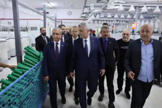 Ticaret Bakanı Bolat Halep’te sanayi bölgesini ziyaret etti