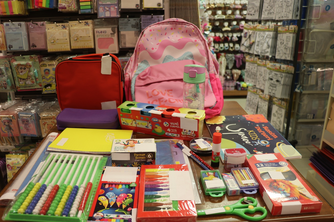 Kırtasiyelerde okul hazırlığı tamamlandı: Çantanın dolum maliyeti 2 bin 500 lira