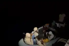 Aydın açıklarında 13 düzensiz göçmen ile 1 göçmen kaçakçılığı şüphelisi yakalandı