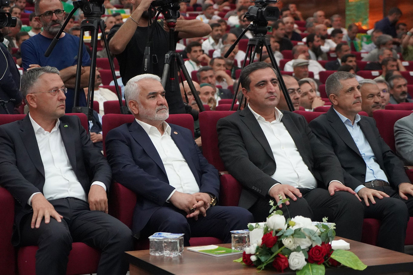 HÜDA PAR Van İl Başkanı Rasim Sayğın güven tazeledi