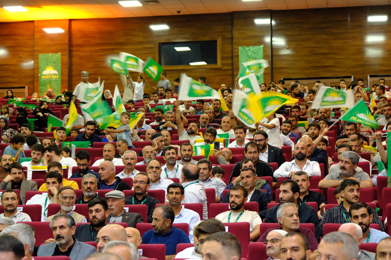 HÜDA PAR Van İl Başkanı Rasim Sayğın güven tazeledi