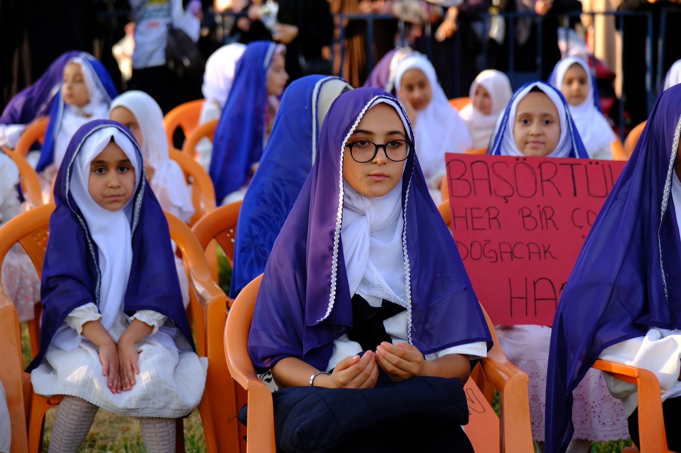 Van'da yüzlerce kız çocuğu tesettüre ilk adımını attı