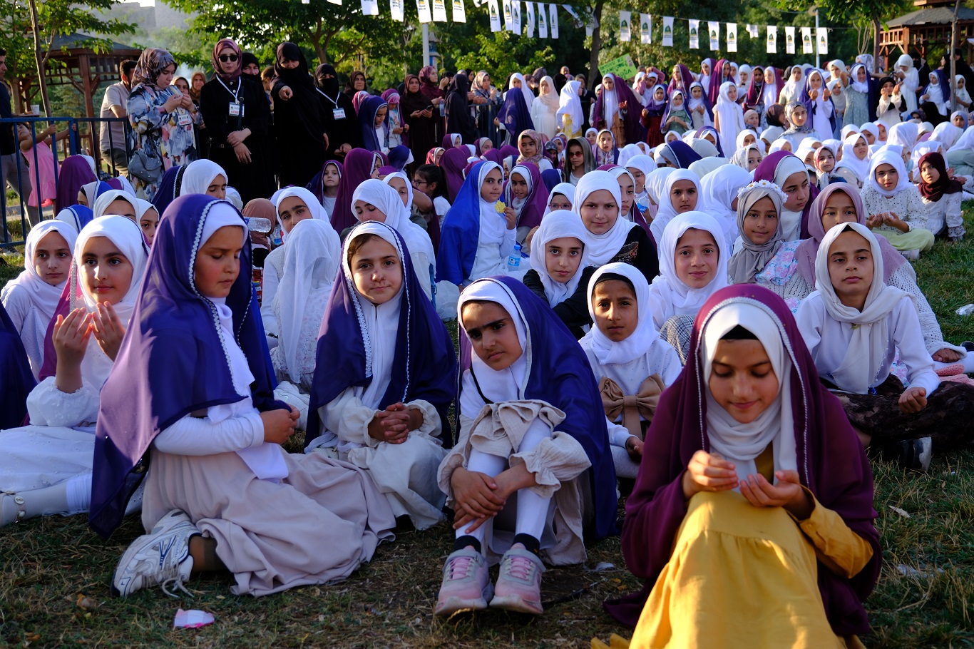 Van'da yüzlerce kız çocuğu tesettüre ilk adımını attı