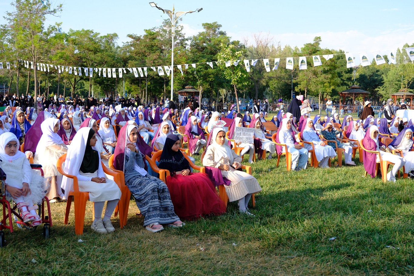 Van'da yüzlerce kız çocuğu tesettüre ilk adımını attı