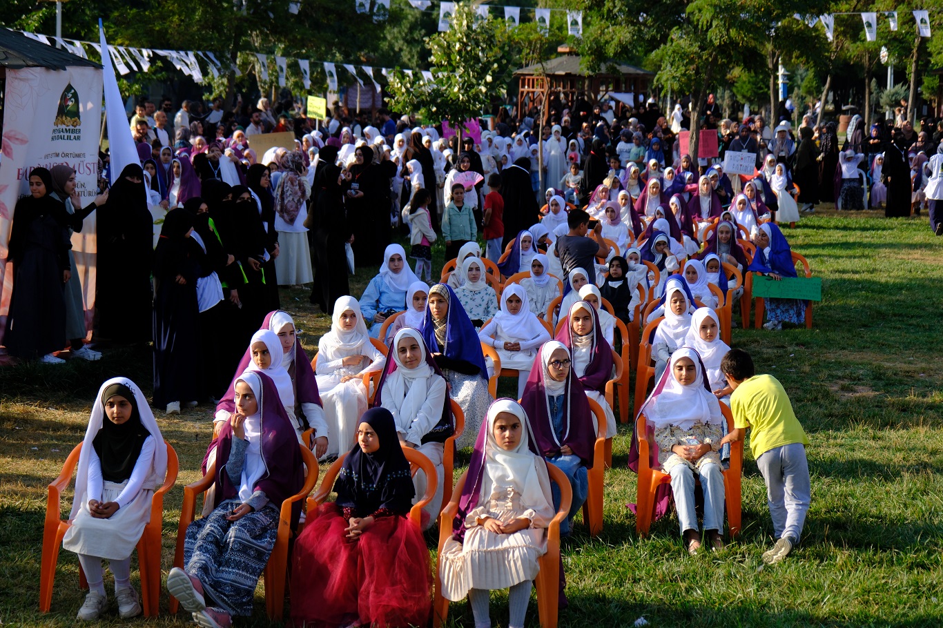 Van'da yüzlerce kız çocuğu tesettüre ilk adımını attı