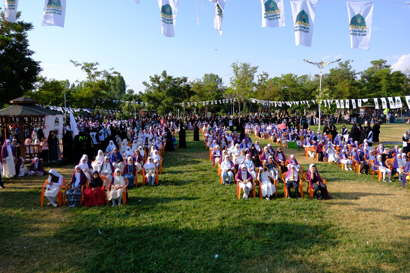 Van'da yüzlerce kız çocuğu tesettüre ilk adımını attı