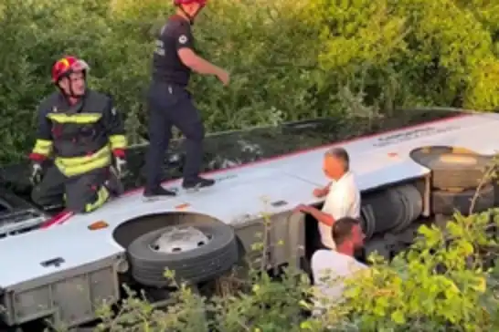 Li Semsûnê otobûseke taybet gêr bû: 21 birîndar