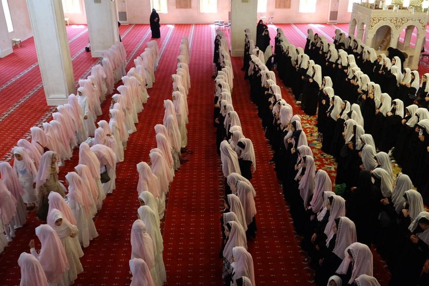 İlk kez Allah'ın emriyle örtünen kız çocukları: Kapanınca kendimi onurlu ve gururlu hissediyorum