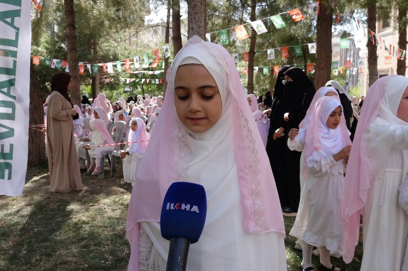 İlk kez Allah'ın emriyle örtünen kız çocukları: Kapanınca kendimi onurlu ve gururlu hissediyorum