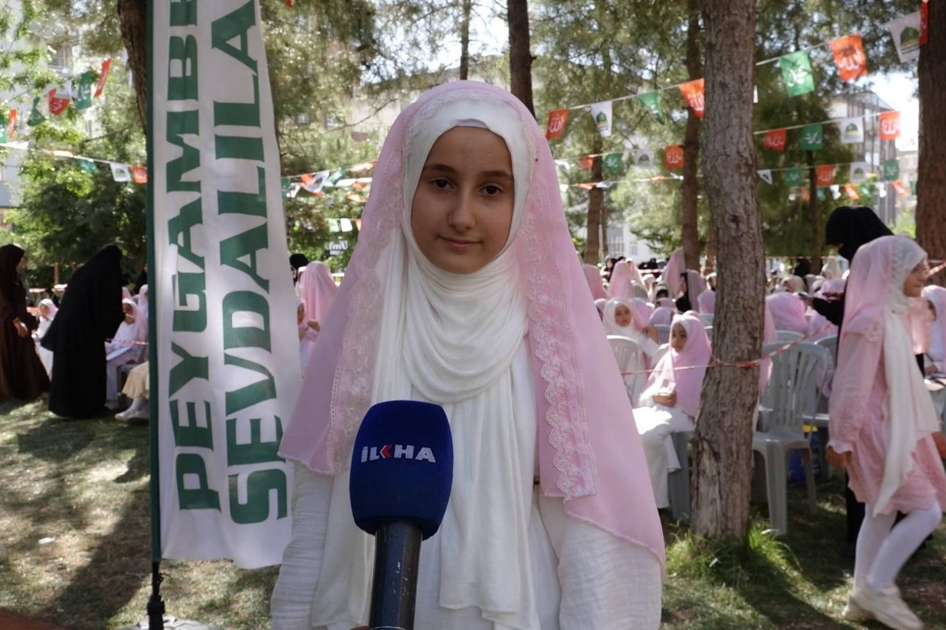 İlk kez Allah'ın emriyle örtünen kız çocukları: Kapanınca kendimi onurlu ve gururlu hissediyorum