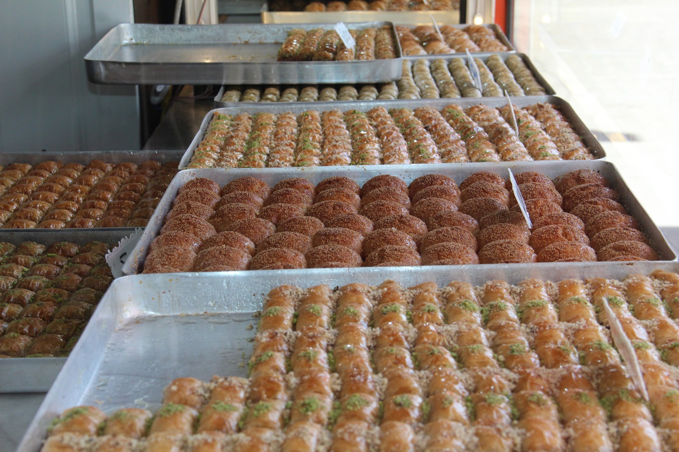 Pastanelerde yazın tatlı tüketiminin azalmasıyla işler durma noktasına geldi: Esnaf artan maliyetlerden de dertli