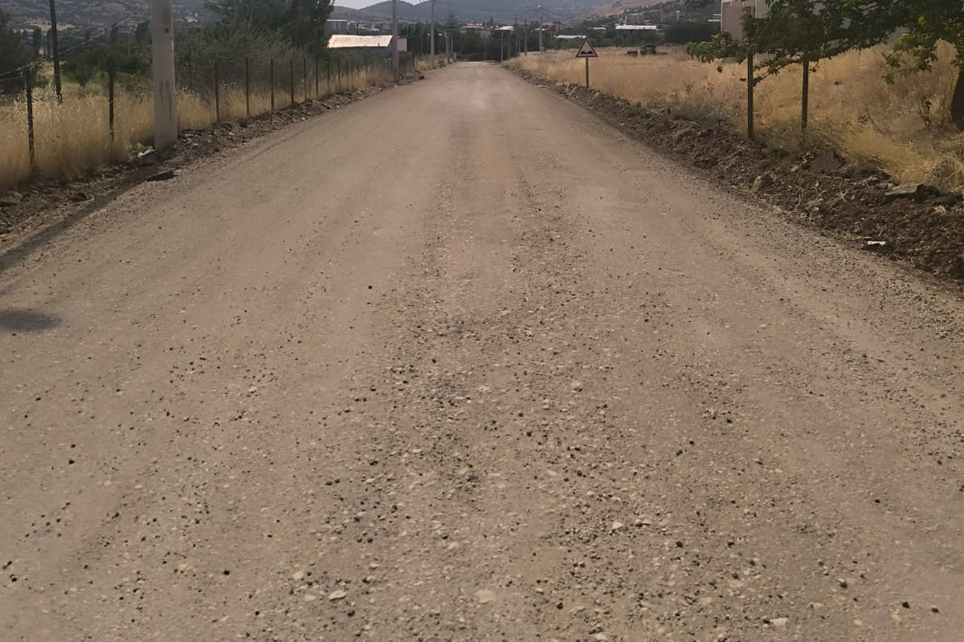 Belediye eliyle bozulan Hazro-Kulp grup yolu aylardır yapılmayı bekliyor