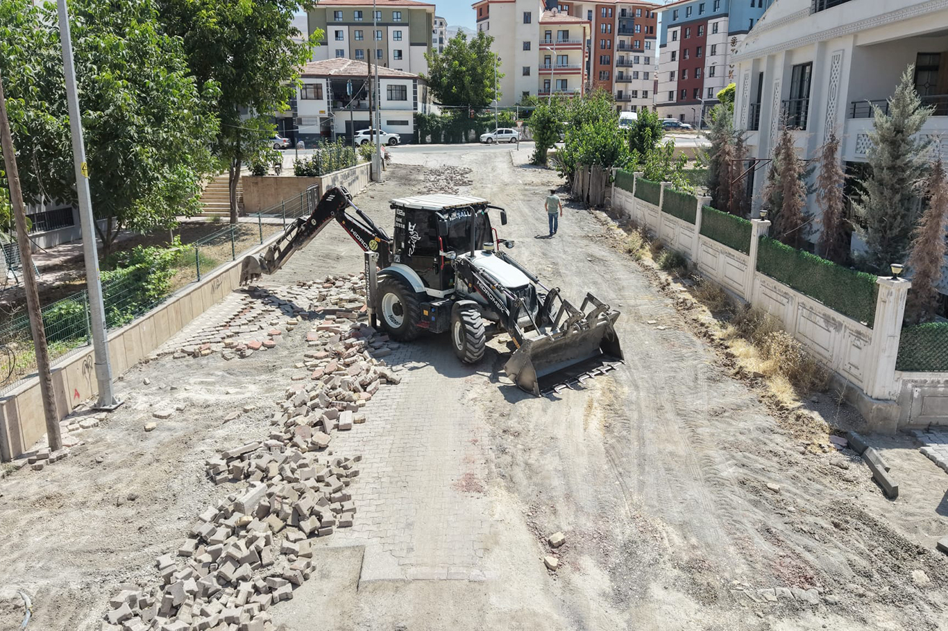 Battalgazi'de yol çalışmaları ilçe genelinde sürüyor
