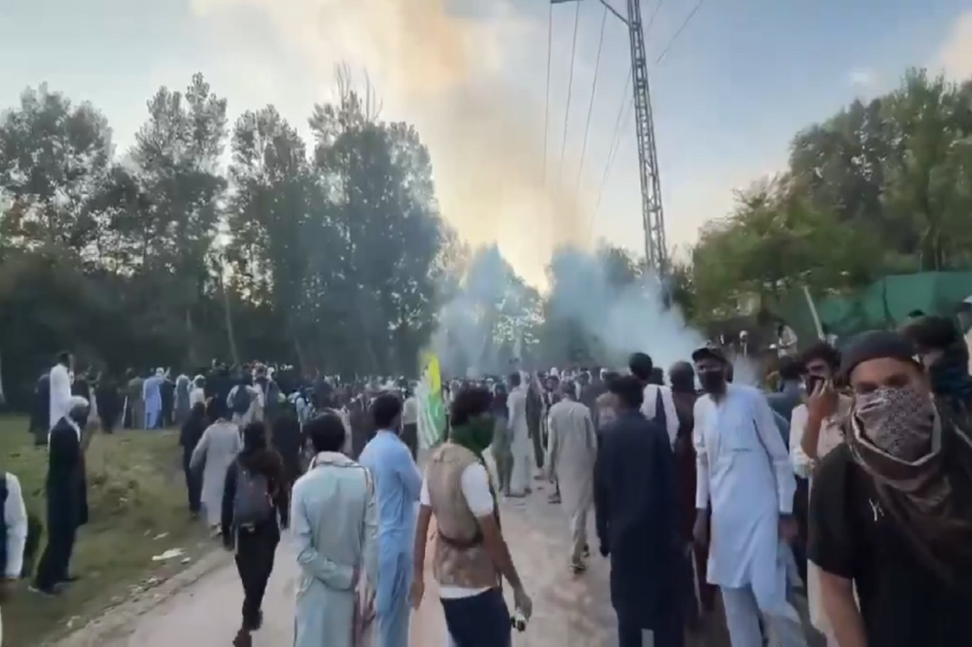 ادعای سرکوب خونین در کشمیر تحت کنترل پاکستان: گزارش‌ها از کشته شدن ده‌ها غیرنظامی حکایت دارد