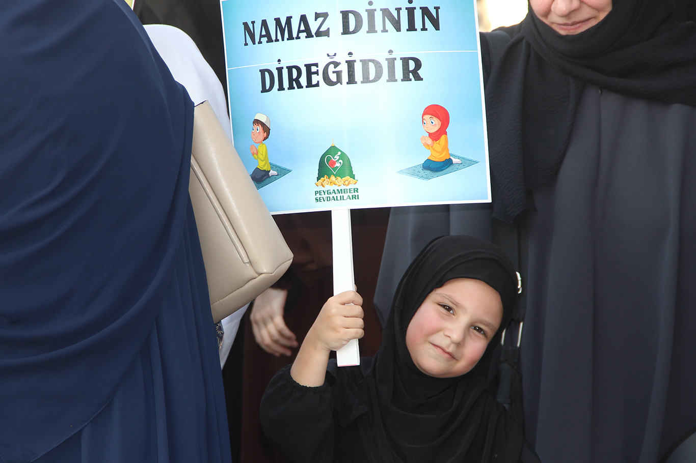 CİZRE’DE YÜZLERCE ÇOCUK "HAYAT NAMAZLA GÜZELDİR" MESAJIYLA YÜRÜDÜ