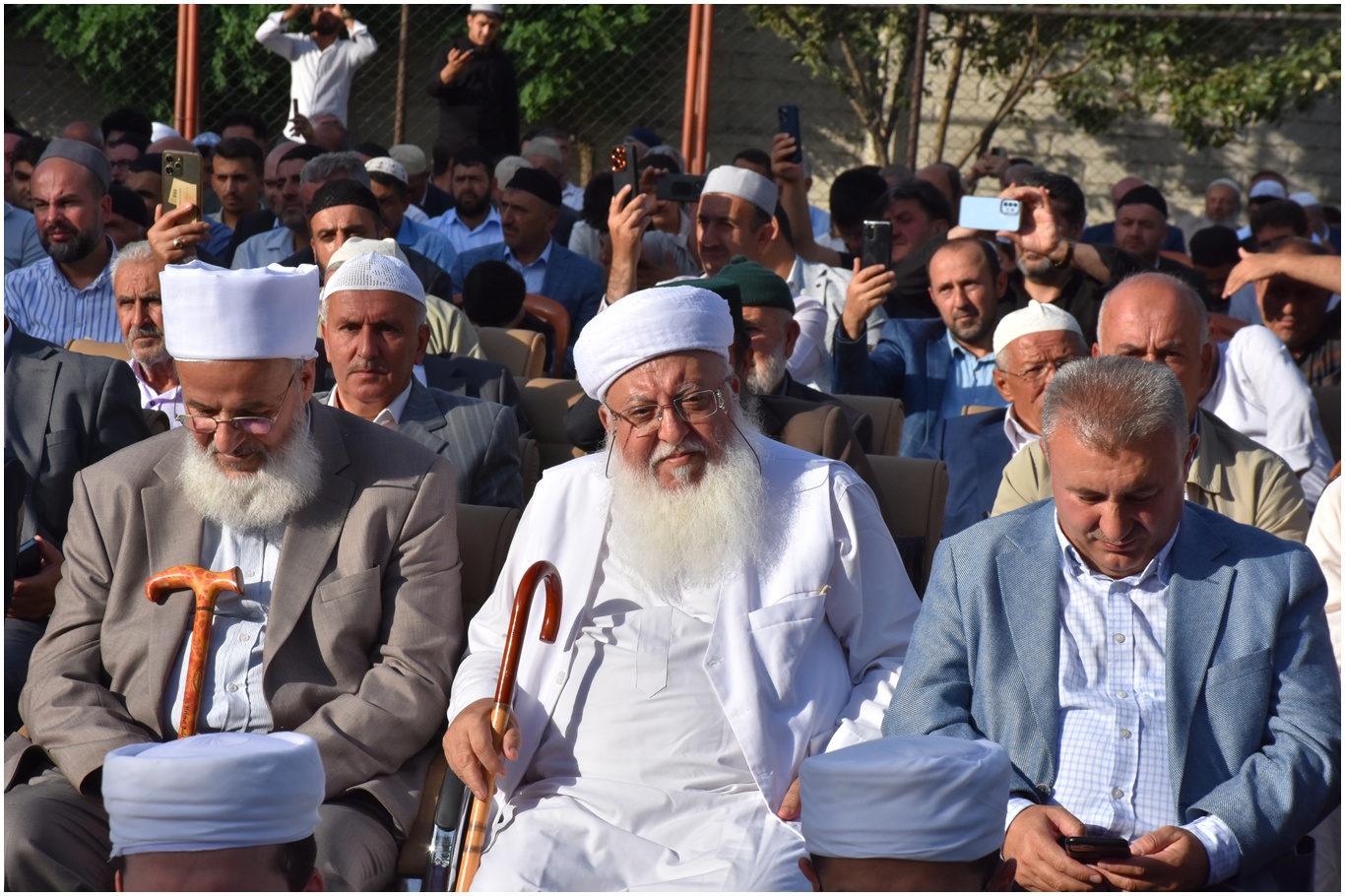 Bitlis’te ilimlerini tamamlayan  54 alim ve hafıza icazet verildi