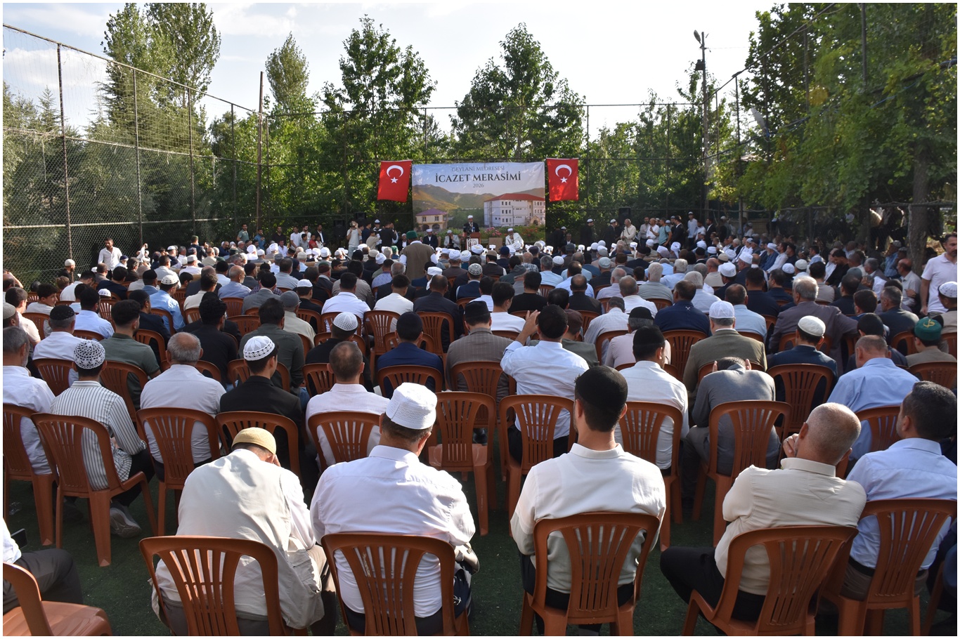 Bitlis’te ilimlerini tamamlayan  54 alim ve hafıza icazet verildi