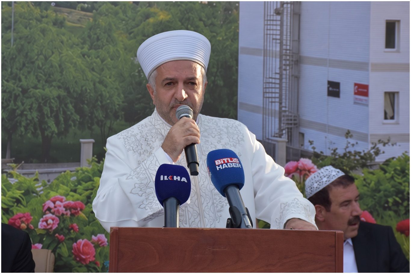 Bitlis’te ilimlerini tamamlayan 54 alim ve hafıza icazet verildi