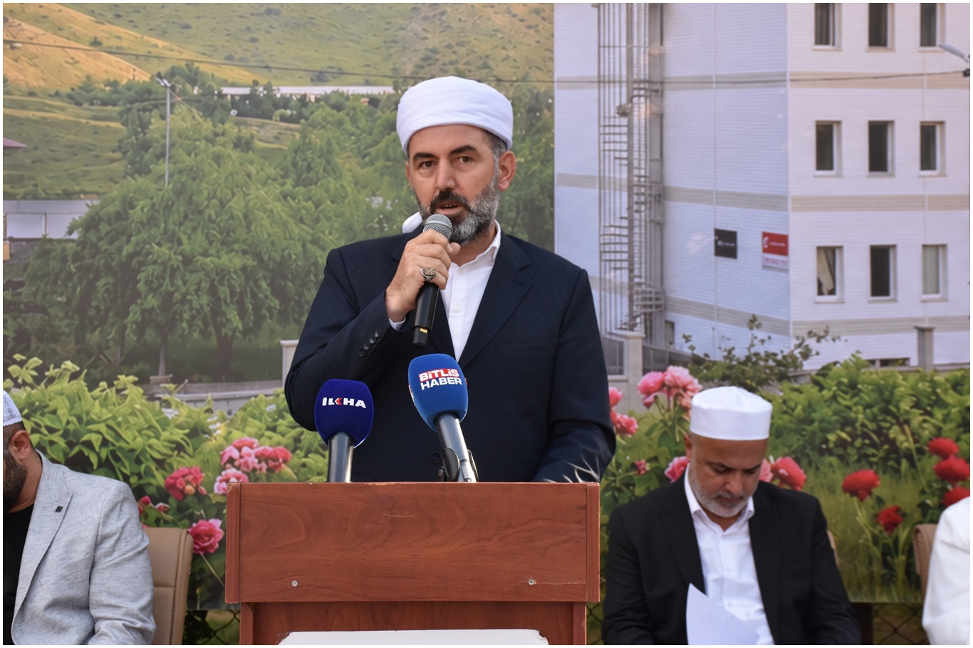 Bitlis’te ilimlerini tamamlayan  54 alim ve hafıza icazet verildi
