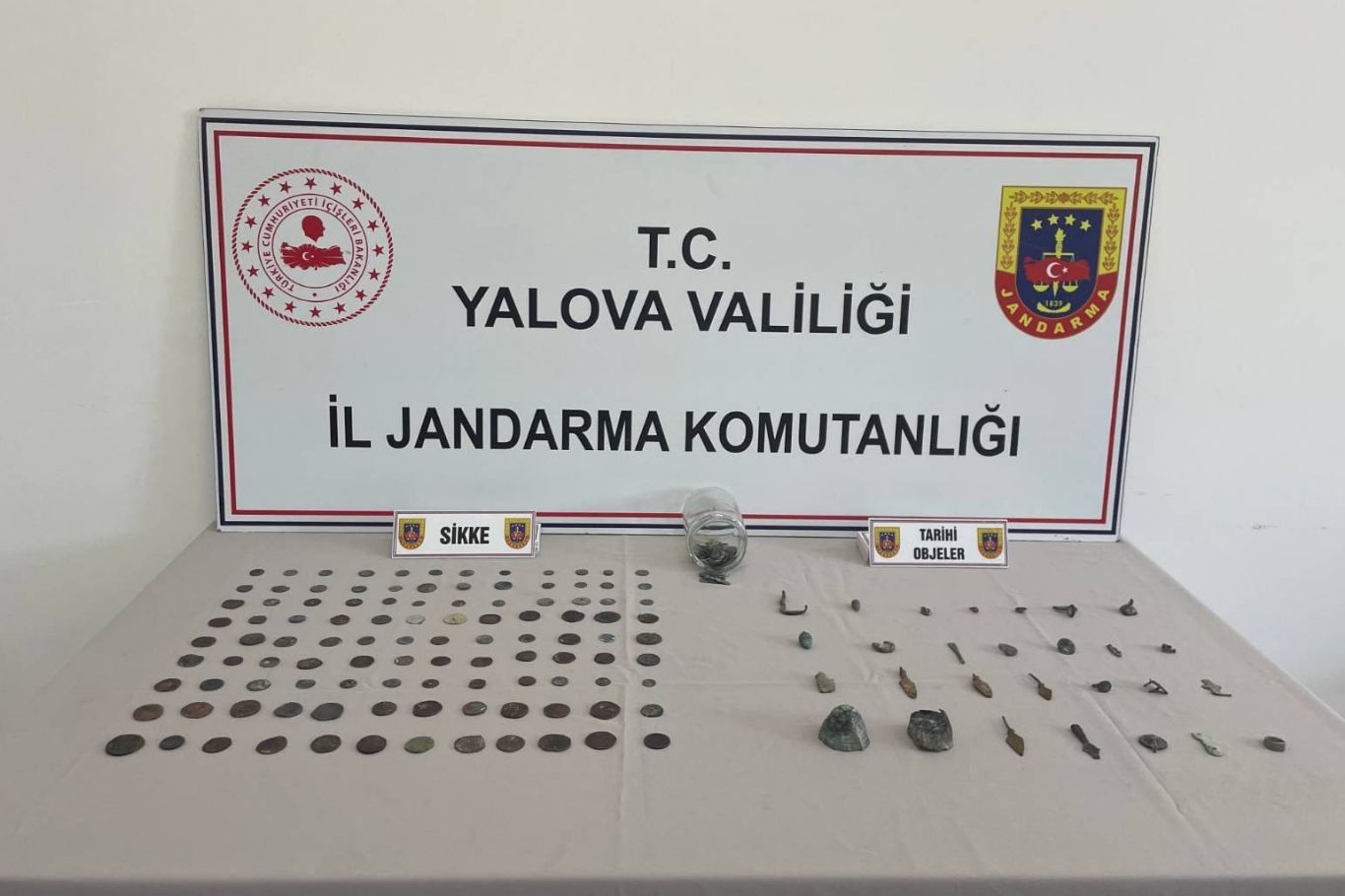 Yalova'da durdurulan araçta tarihi eser niteliğinde objeler ele geçirildi