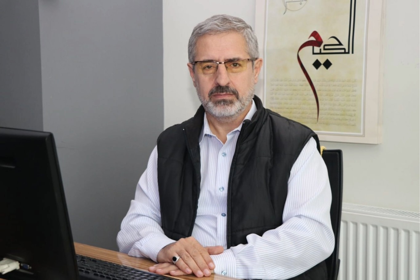 حسن ساباز: المسرحية 