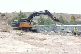 اشغالگران تخریب یک مدرسه در الخلیل را آغاز کردند