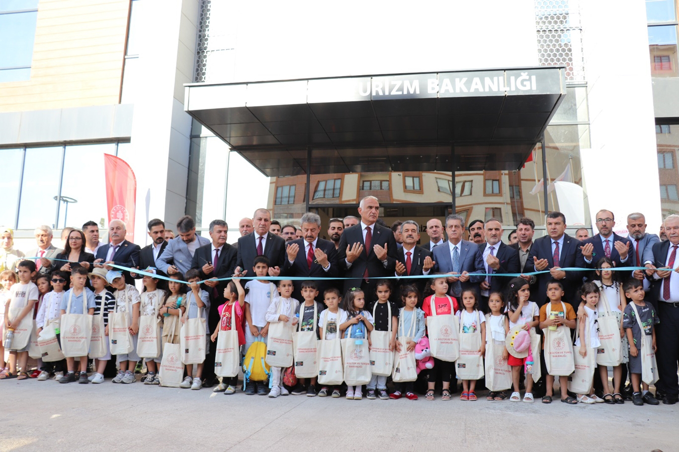 Kültür ve Turizm Bakanı Ersoy, Şırnak’ta kütüphane ve Kültür ve Turizm Müdürlüğü hizmet binası açılışını gerçekleştirdi