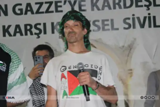 فرنسي يعتنق الإسلام خلال "قافلة الضمير" ويوجه رسالة تضامن مع الشعب الفلسطيني