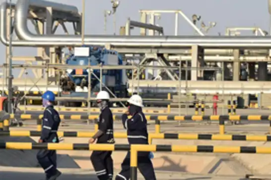 السعودية تخفض سعر نفطها لآسيا