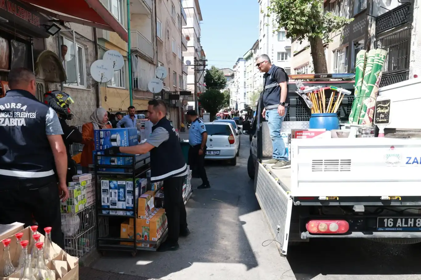 Bursa'da kaldırımları işgal eden işletmelere ceza