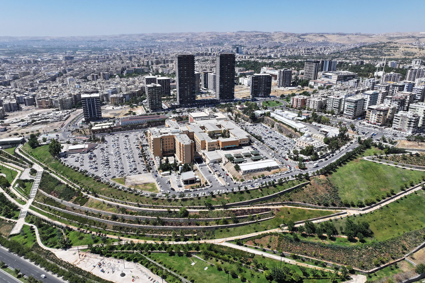 Uzmanından güneşten korunma uyarısı: Güneş lekelerinin yanı sıra bazı cilt kanserlerine de yol açabilir
