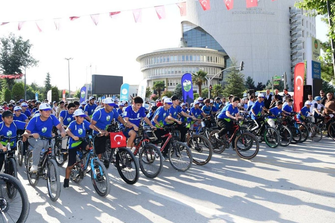 Malatya'da Uluslararası Beydağı Dağ Bisikleti Yarışı kortejle başladı