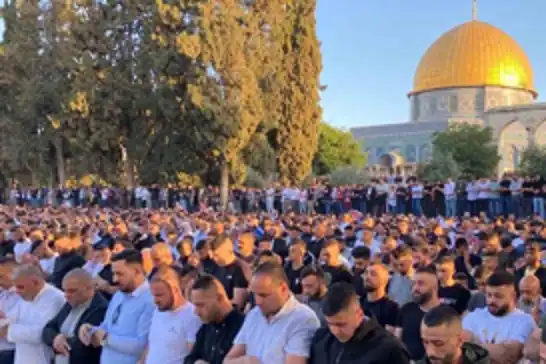 70,000 Palestinians defy Israeli restrictions to  perform Friday prayers at Al-Aqsa Mosque