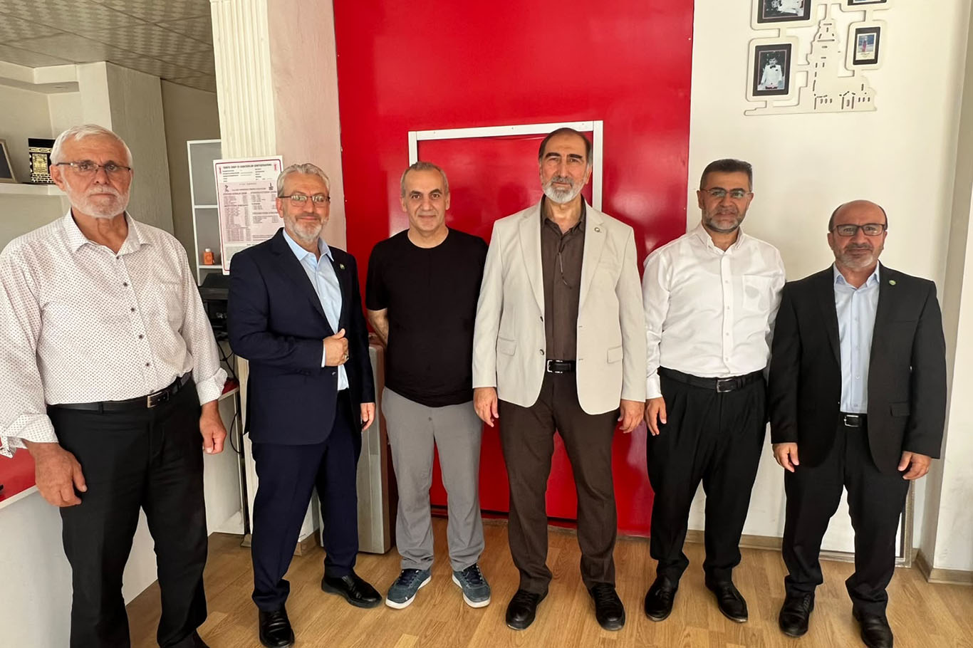 HÜDA PAR Genel Sekreteri Mehmet Hüseyin Yılmaz, İzmir'de esnafı ziyaret etti