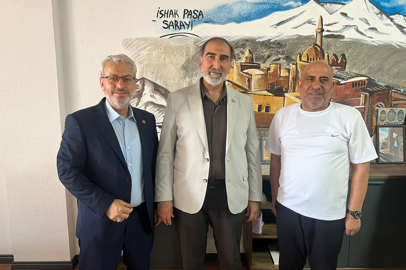 HÜDA PAR Genel Sekreteri Mehmet Hüseyin Yılmaz, İzmir'de esnafı ziyaret etti