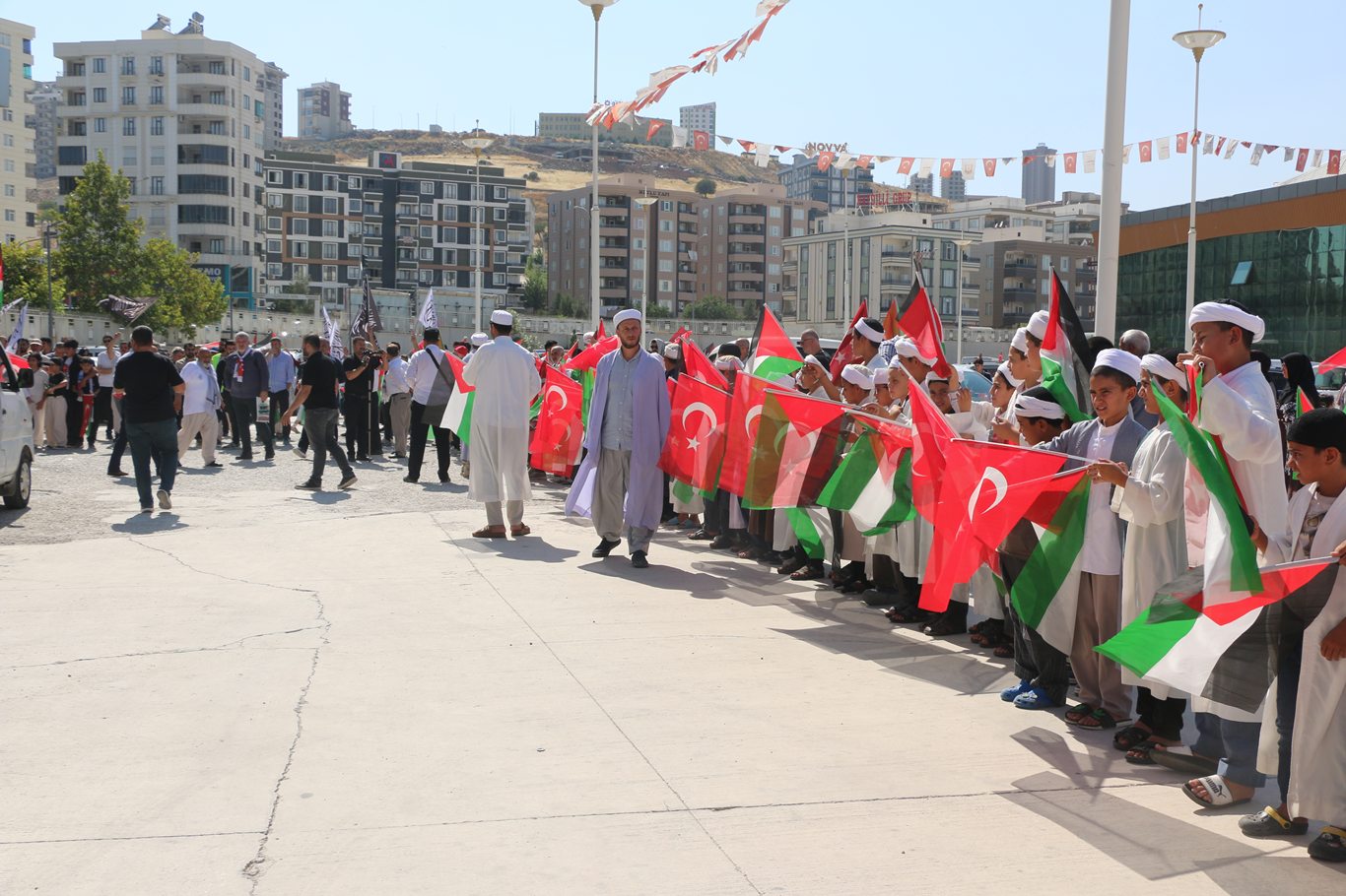 Uluslararası Filistin Konvoyu Şanlıurfa’da karşılandı