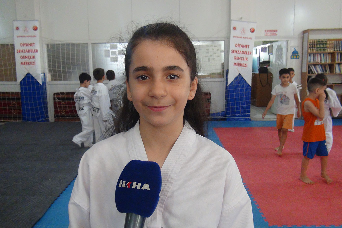 Kur'an kursu öğrencileri camide tekvando heyecanı yaşıyor