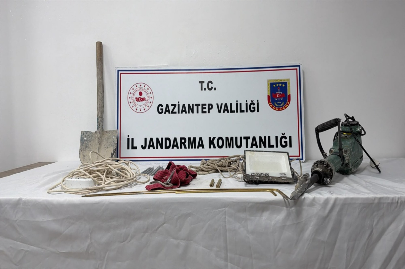 Gaziantep’te Kaçak kazı yapan 5 şüpheli suçüstü yakalandı