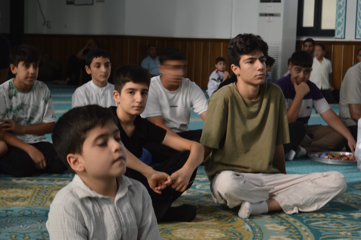 Siirt'te çocuklar ekranlardan uzaklaşıp camilerde iman ve ahlakla buluşuyor